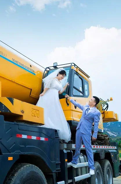 xct85霸气充当婚车背景,果然吊装人没法低调
