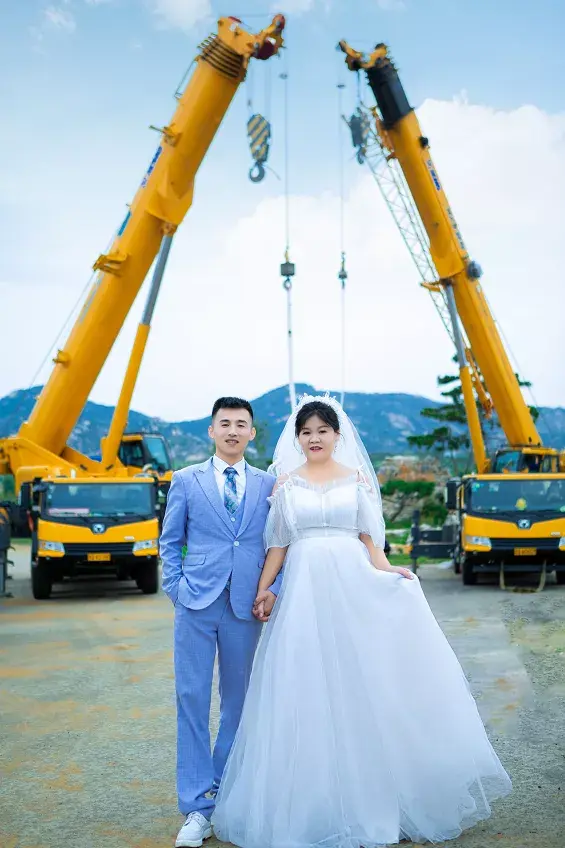 xct85霸气充当婚车背景,果然吊装人没法低调