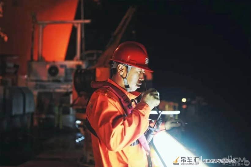 海上风电抢装冲刺,三一履带起重机“红色风电天团”转场不停