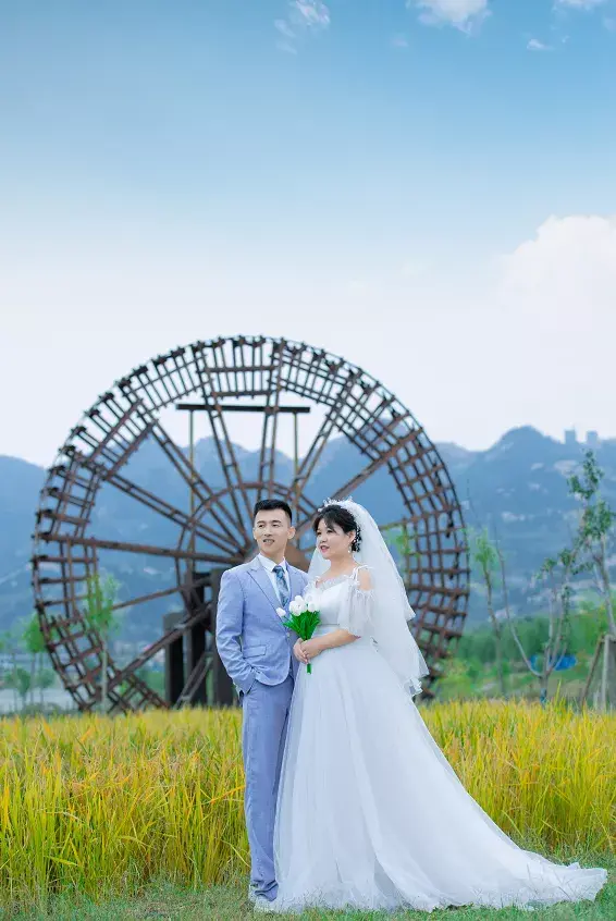 xct85霸气充当婚车背景,果然吊装人没法低调