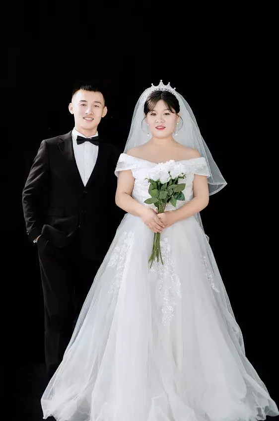 xct85霸气充当婚车背景,果然吊装人没法低调