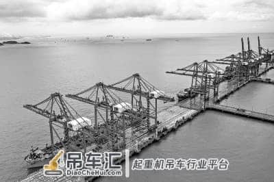 远控桥吊助力港口智能化建设