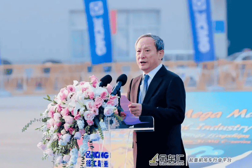 夺得全球起重机榜单桂冠背后:徐工“颠覆‘中国制造无芯’”魔咒