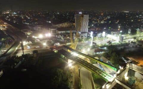 SCC8000A助力雅加达绕城高速公路特大关重部件吊装