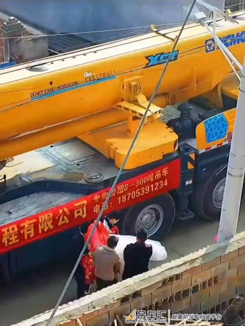 开上大吊车,去接小娇妻!临沂小伙花样迎亲!网友:行走的人民币