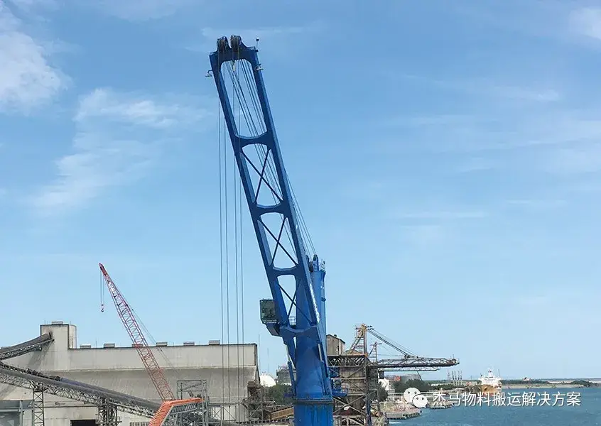 圈粉圈到海外了，这台起重机有什么魔力？