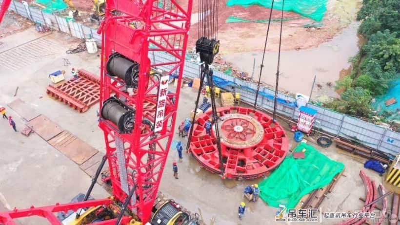 三一起重机:成都17号线二期工程“卓越号”盾构机顺利下井