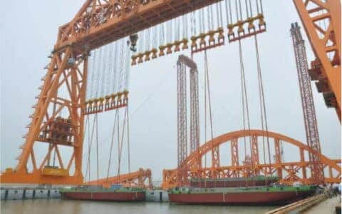 中国造龙门吊，一次可吊起2万吨，是否已经领跑世界？