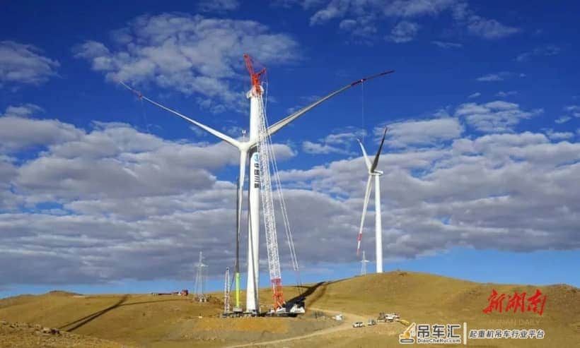 湖南工程机械“站”上世界海拔最高风电场 中联重科起重机助力西藏哲古风电场机组吊装完成