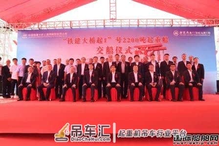 仅413 天创造“深圳速度”！这家船厂交付一艘2200吨起重船