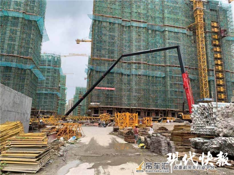 镇江一工地吊车吊臂折断，幸无人员伤亡