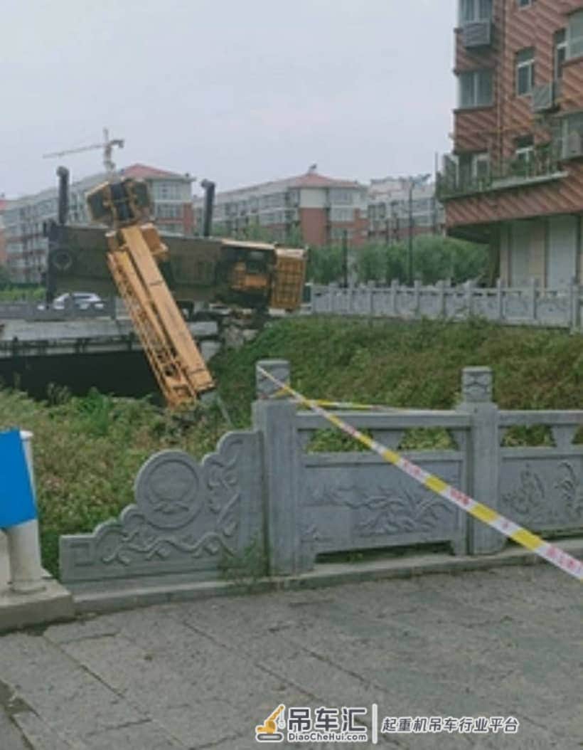 吊车起吊作业发生侧翻事故 事发洛阳宜阳县