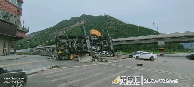吊车起吊作业发生侧翻事故 事发洛阳宜阳县