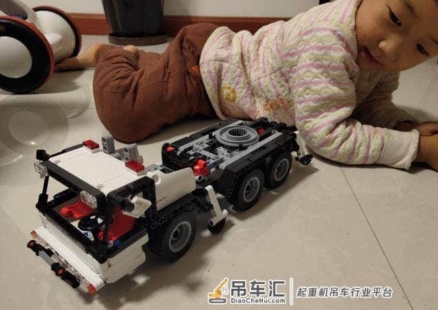 大吊车真厉害:米兔积木工程吊车组装体验