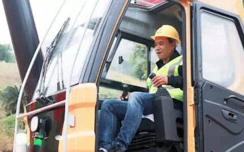 作为一名吊车司机，酸甜苦辣，个中滋味只有自己知道！