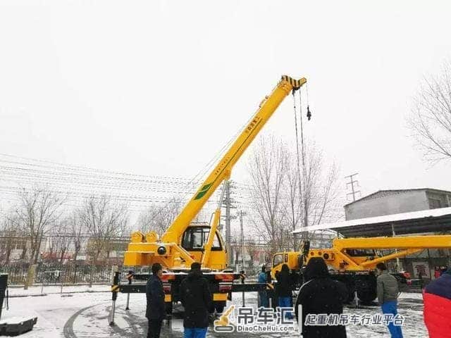 小型吊车长时间停放,应该怎么停放以及维护?