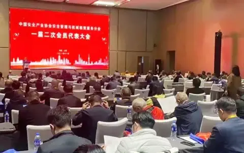 起重机安全引各方关注 破解年限困局路径渐次清晰