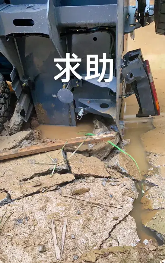 洛阳新款300t首翻,维修费用400万!至今无人赔偿,老板心力交瘁