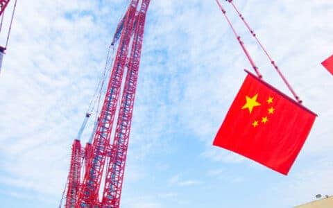 一次能吊起3000辆小轿车“巨无霸”起重机吴兴下线