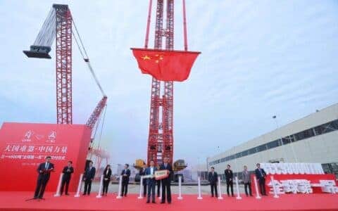红色力量再登巅峰，三一SCC98000TM履带起重机成功交付山东海湾