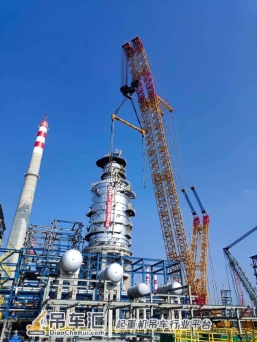 广东石化项目常减压装置减压塔一次吊装成功
