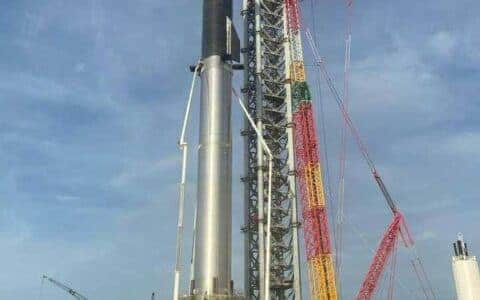 起重机中的“巨无霸”，可吊起4500吨的重物，核心技术纯国产