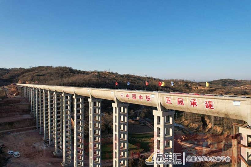 小浪底南岸灌区工程最高、最长渡槽顺利吊装合拢