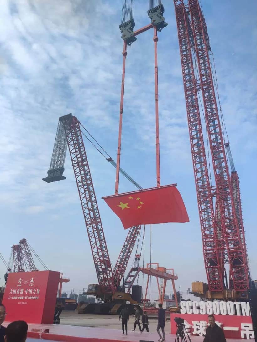 4500t!人类史上最大吨位履带吊霸气首秀!三一scc98000下线