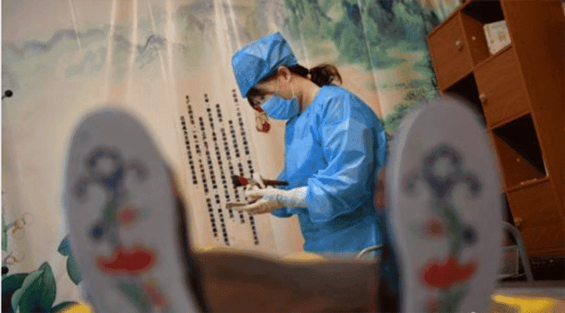 中国入殓师,花8小时修复吊车碾压过的尸体,采访称:这是在积善