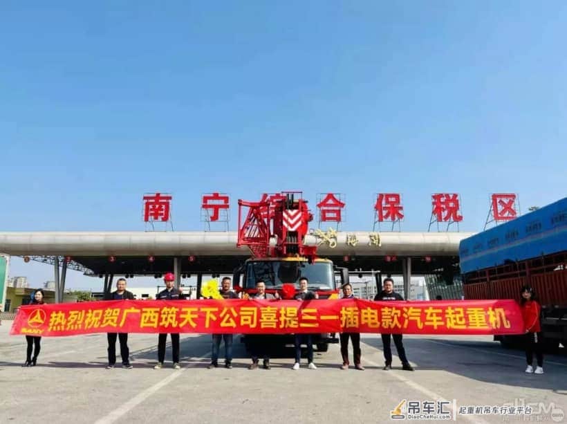 这个建筑公司一个月内连入两台三一“混动”起重机