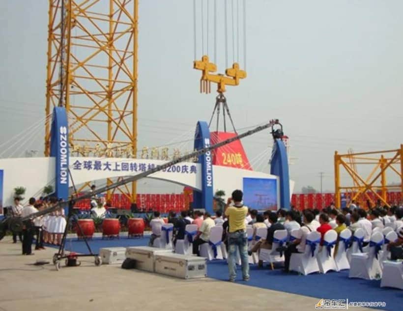 特别定制丨两台中联重科大塔与两座长江大桥