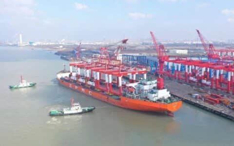 南沙四期自动化码头轨道吊全部建造完成