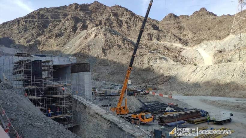 走出国门!徐工吊车助力中东土豪国家铁路建设