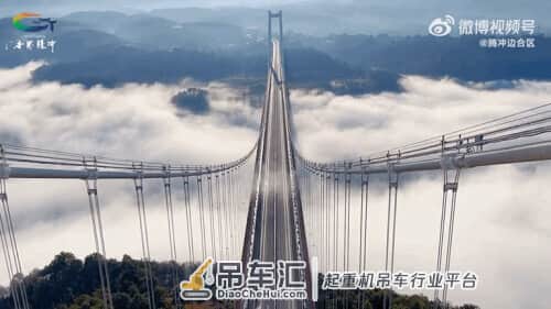 南天门二期工程？塔吊工人推开门瞬间不淡定了，网友：在天庭打灰……