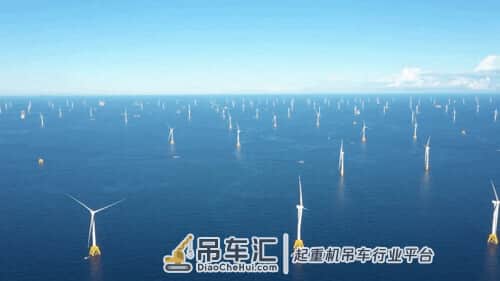 南天门二期工程？塔吊工人推开门瞬间不淡定了，网友：在天庭打灰……