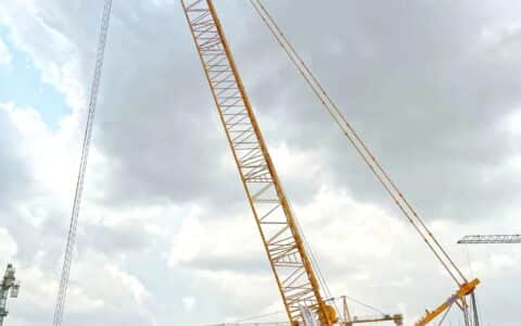徐工XLC220履带起重机助力西非名校教堂建设