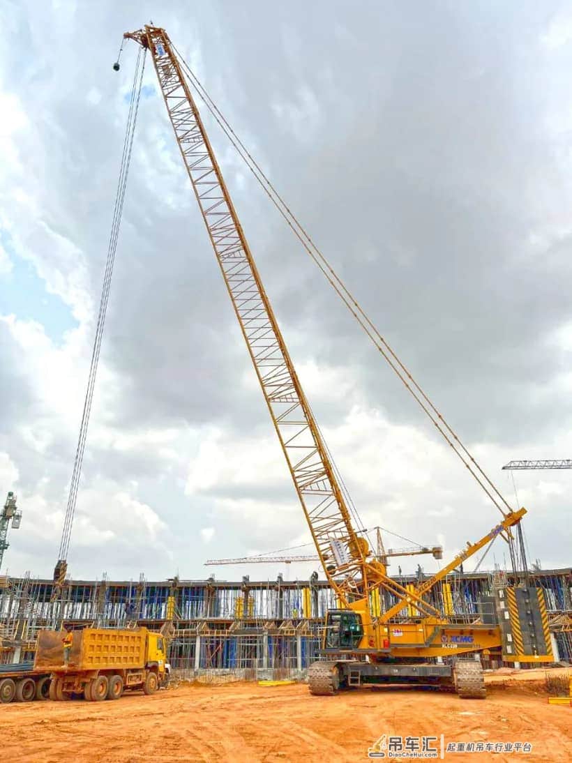 徐工XLC220履带起重机助力西非名校教堂建设