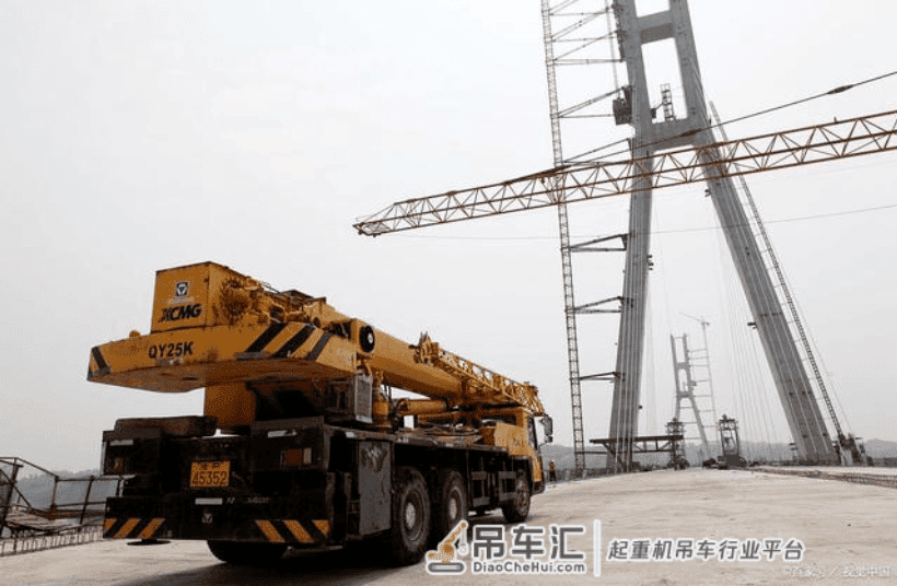 事故警醒|吊车碰到高压线，两工人遭电击，一死一重伤！