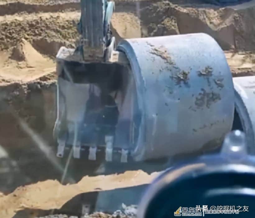 挖机抢了吊车的活?有这技术除了黄油其他都敢打