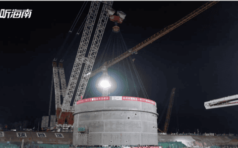 中联重科超大吨位履带吊助建国家级核电站，明星挖机广受市场青睐