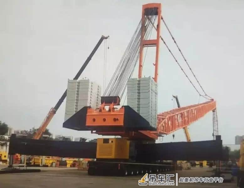 世界上首台多轴线桁架臂1600吨起重机TZX1600交付用户