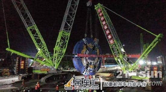 中联重科起重机“双机合璧”助力500吨盾构机刀盘顺利下放