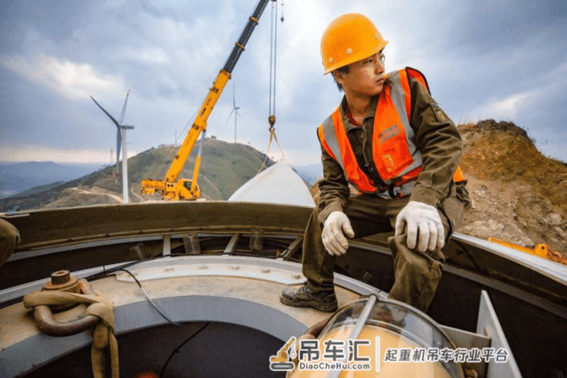 真正的奇迹诞生,中国造出了世界最大起重机,多国排队抢购