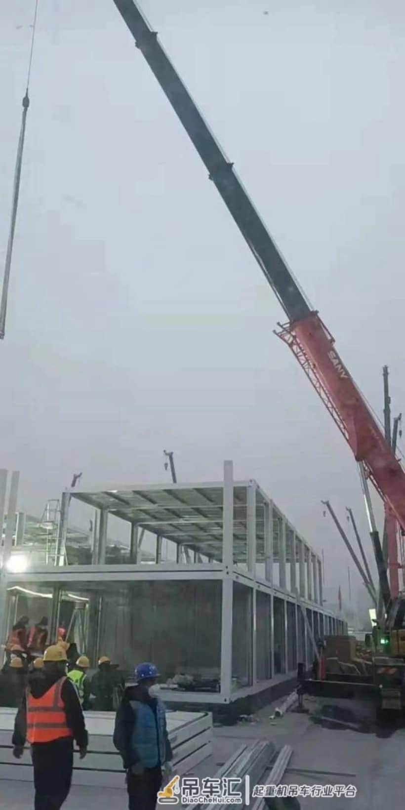 请放心!三一起重机助力西安方舱医院紧急筹建