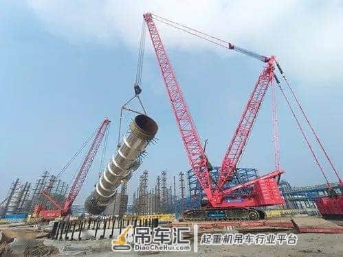 400吨履带吊变更三次工况,分段完成连云港卫星石化苯乙烯装置首台设备吊装