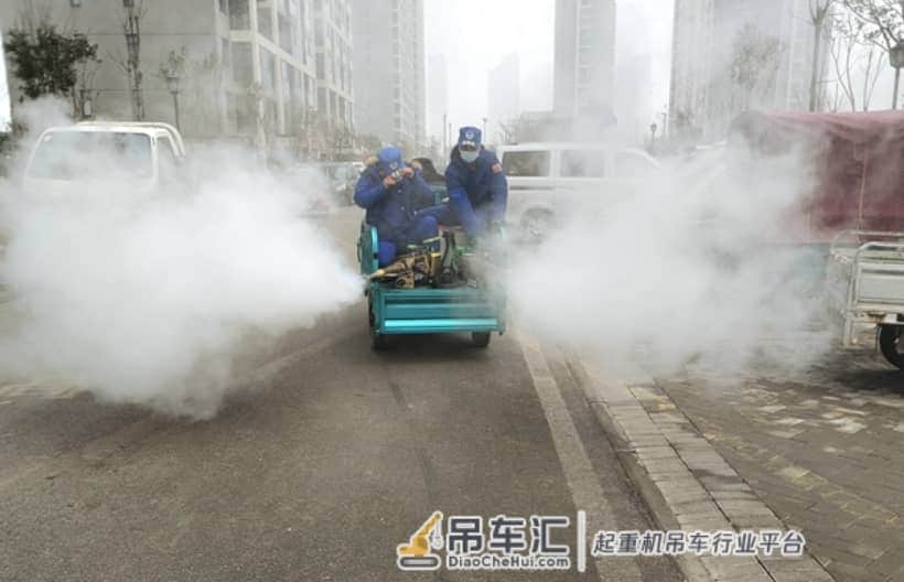 90后吊车司机助力抗议免费消杀几十万平方,曾支援郑州岐伯山医院建设