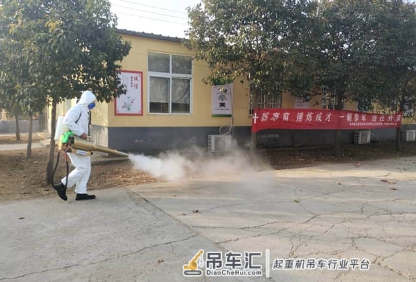 90后吊车司机助力抗议免费消杀几十万平方,曾支援郑州岐伯山医院建设