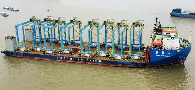 快看！8台轮胎门式起重机（RTG）自己“走”上大船去乘风破浪