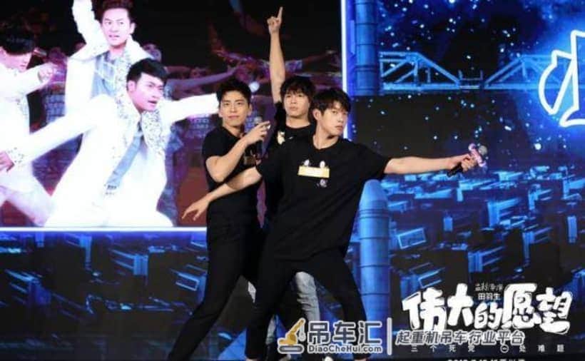 被绑在轮椅上用吊车倒挂8次,就为了彭昱畅“伟大的愿望”