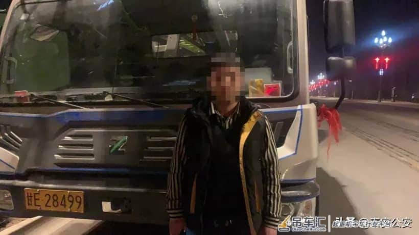 一线微观|无证驾驶吊车!!! 忒胆大